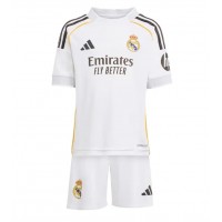 Stroje piłkarskie Real Madrid Koszulka Podstawowej dla dzieci 2025-26 Krótki Rękaw (+ szorty)